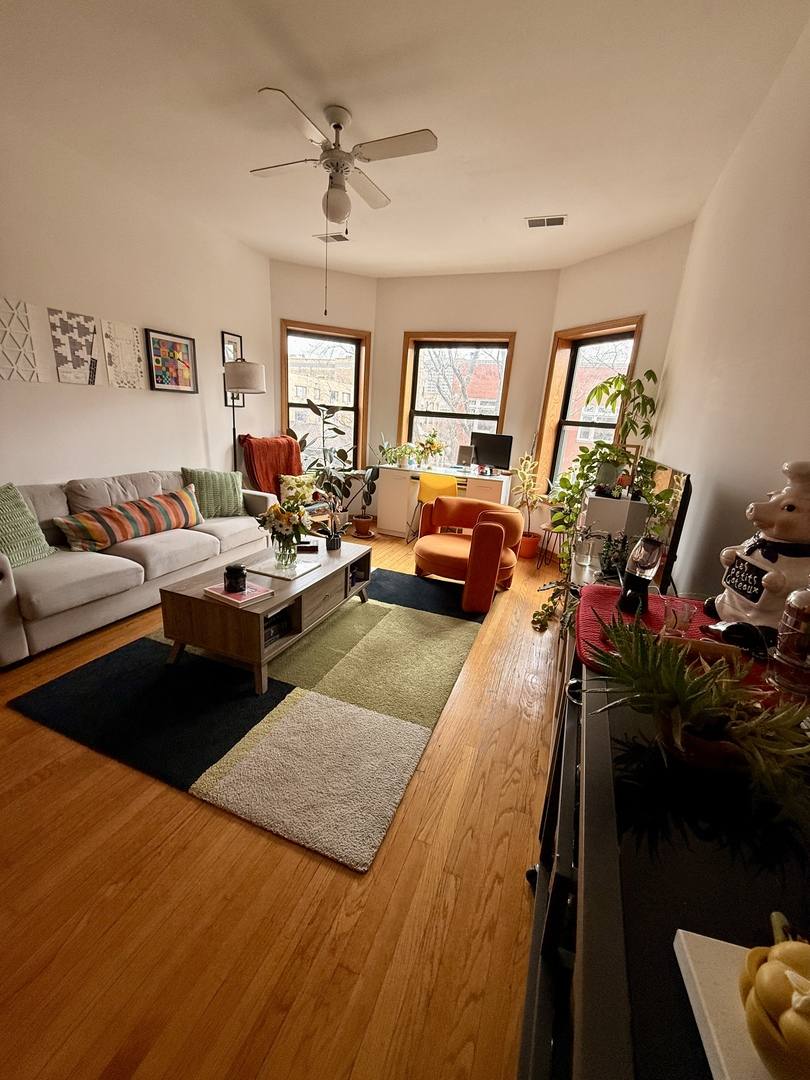 Apartment for rent at 626 W Patterson Ave #3W, Chicago, IL 60613