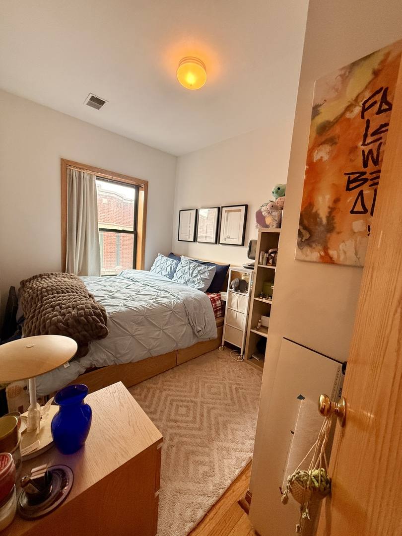 Apartment for rent at 626 W Patterson Ave #3W, Chicago, IL 60613