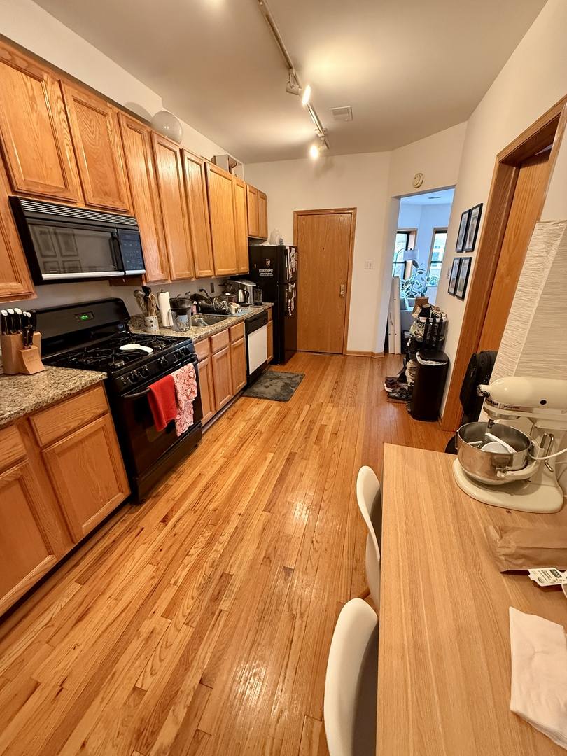 Apartment for rent at 626 W Patterson Ave #3W, Chicago, IL 60613