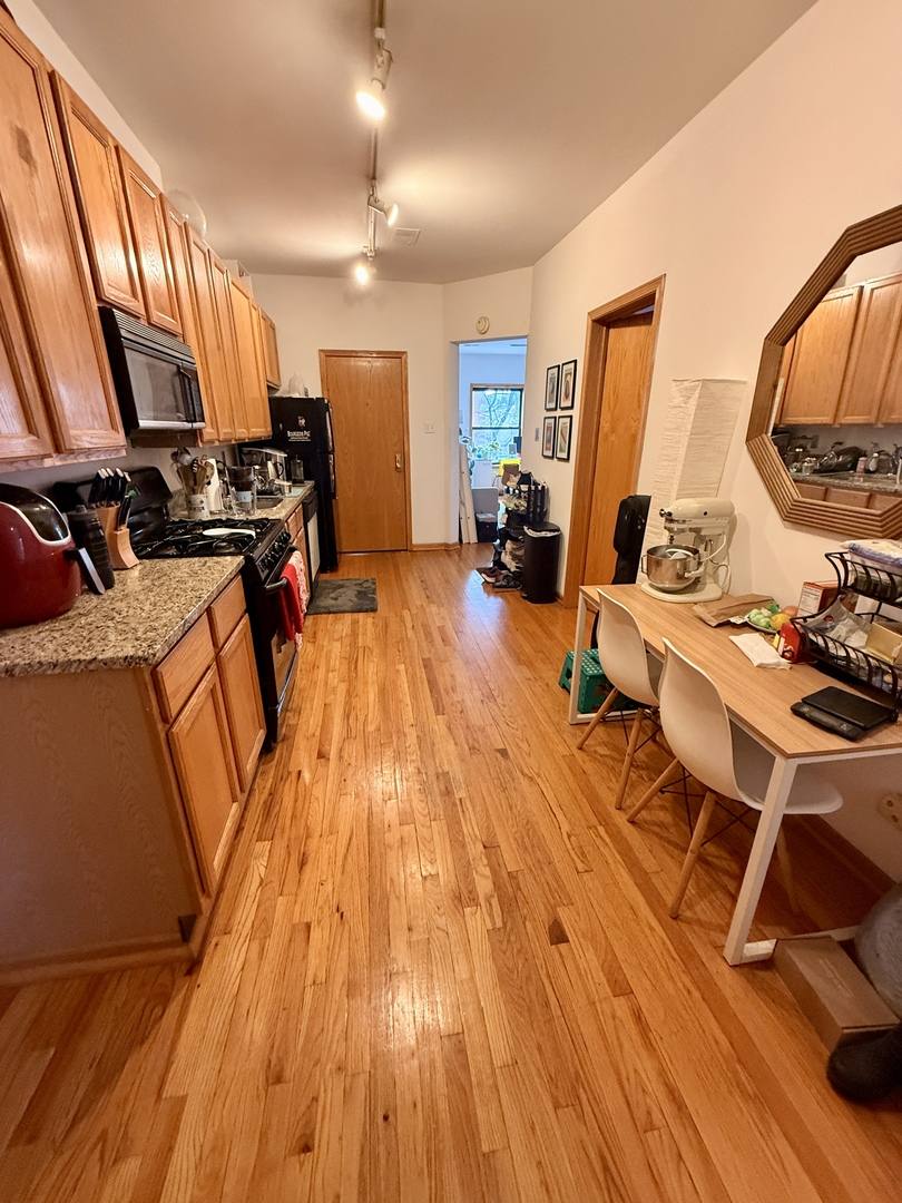 Apartment for rent at 626 W Patterson Ave #3W, Chicago, IL 60613