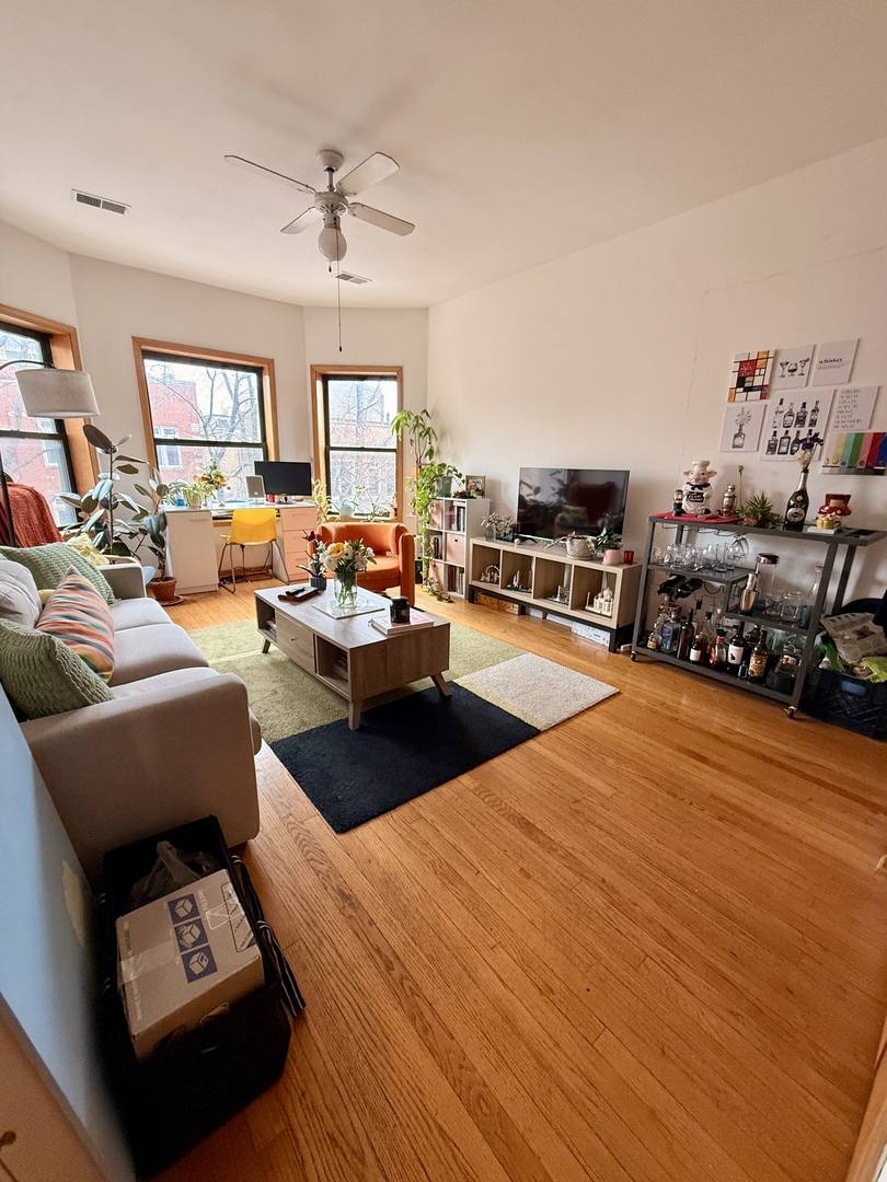 Apartment for rent at 626 W Patterson Ave #3W, Chicago, IL 60613