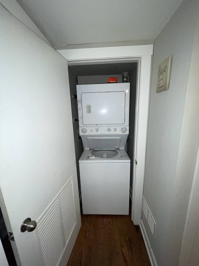 Apartment for rent at 1431 W Cortez St #1R, Chicago, IL 60642