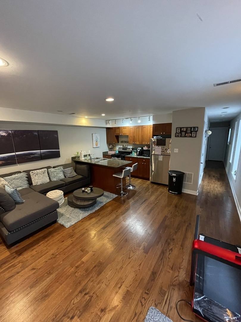 Apartment for rent at 1431 W Cortez St #1R, Chicago, IL 60642