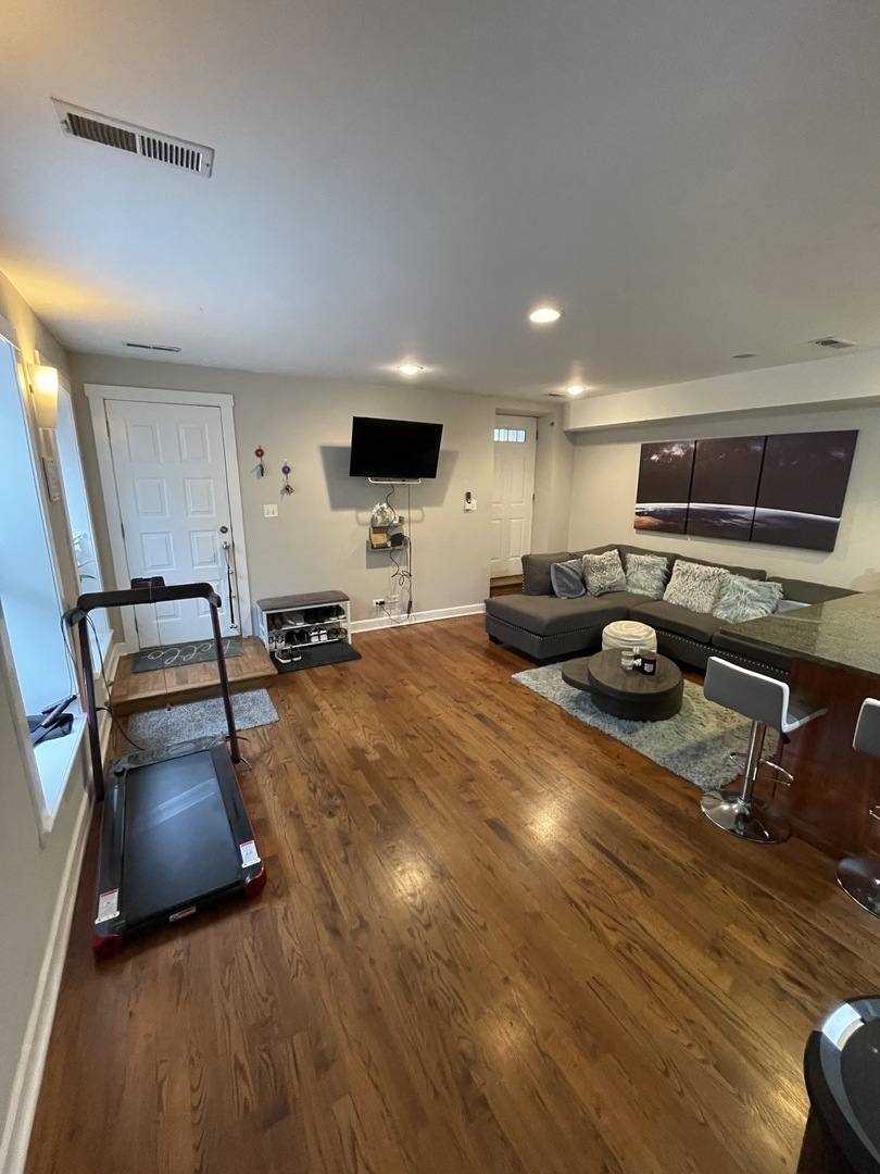 Apartment for rent at 1431 W Cortez St #1R, Chicago, IL 60642