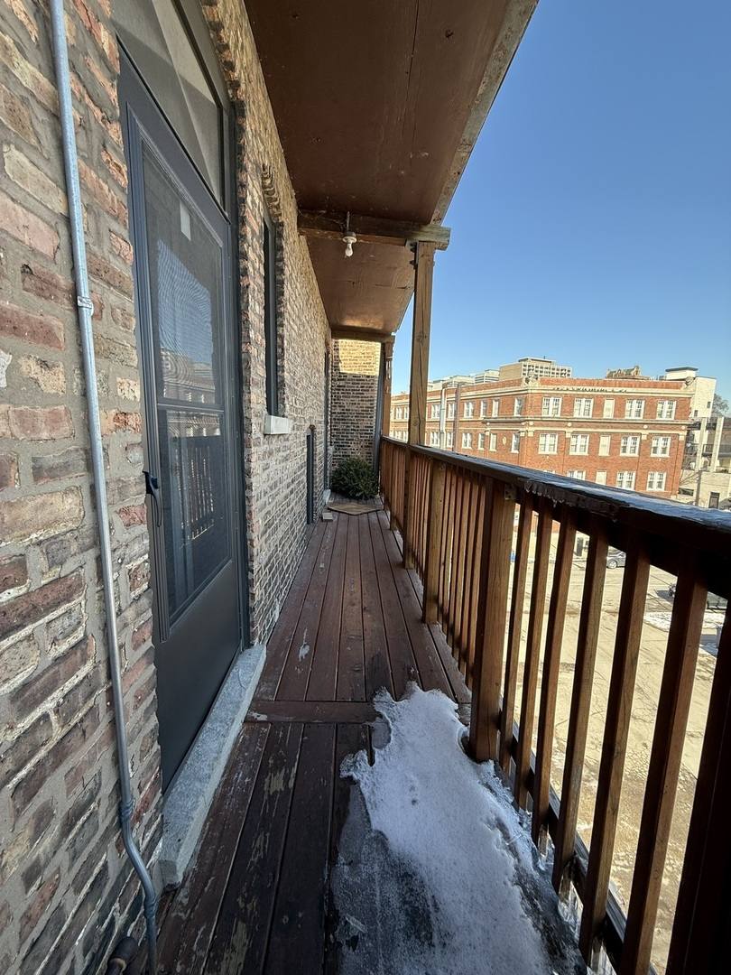 Apartment for rent at 627 W Roscoe St #B3, Chicago, IL 60657
