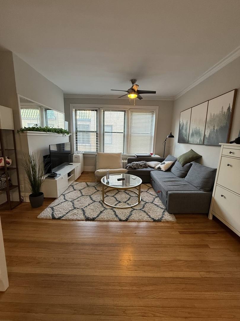 Apartment for rent at 627 W Roscoe St #B3, Chicago, IL 60657