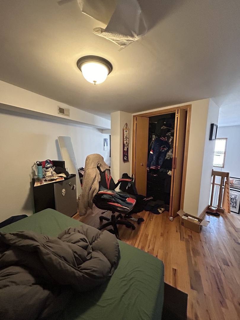 Apartment for rent at 865 W Buckingham Place #204, Chicago, IL 60657
