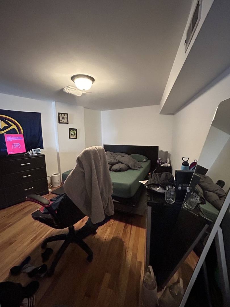 Apartment for rent at 865 W Buckingham Place #204, Chicago, IL 60657