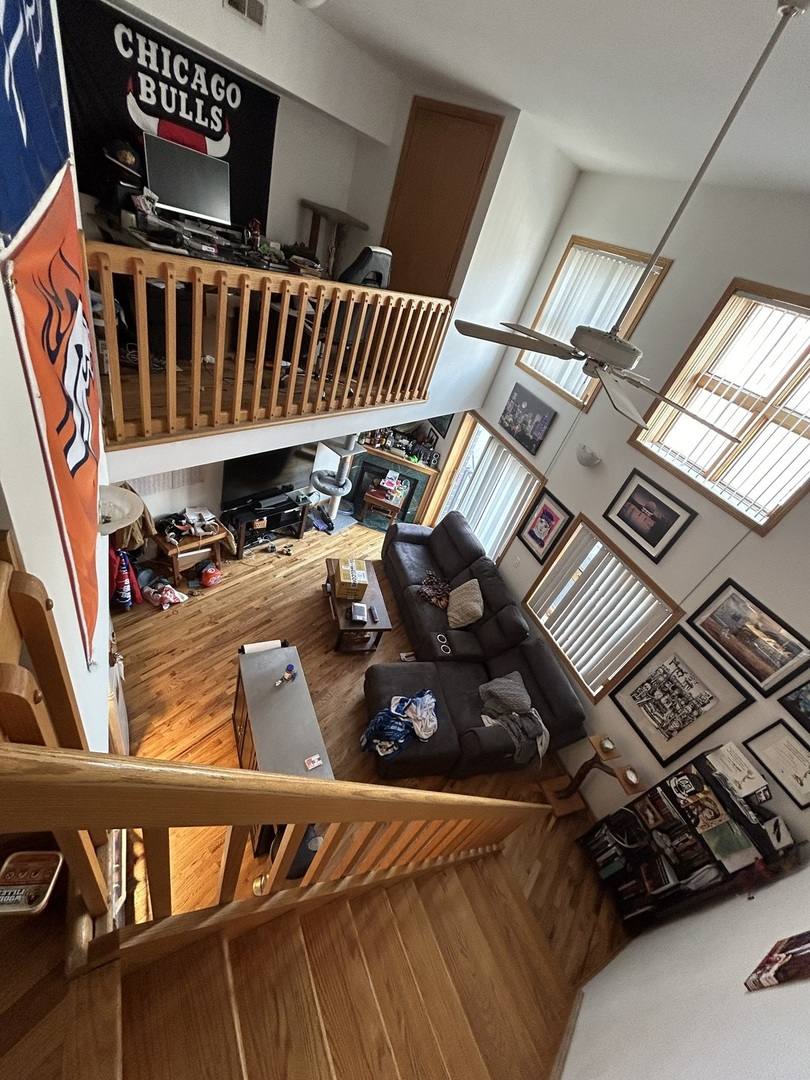 Apartment for rent at 865 W Buckingham Place #204, Chicago, IL 60657