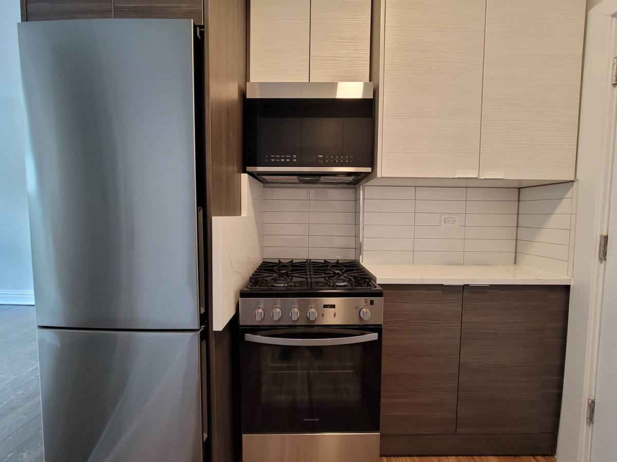 Apartment for rent at 641 W Roscoe St #V3, Chicago, IL 60657