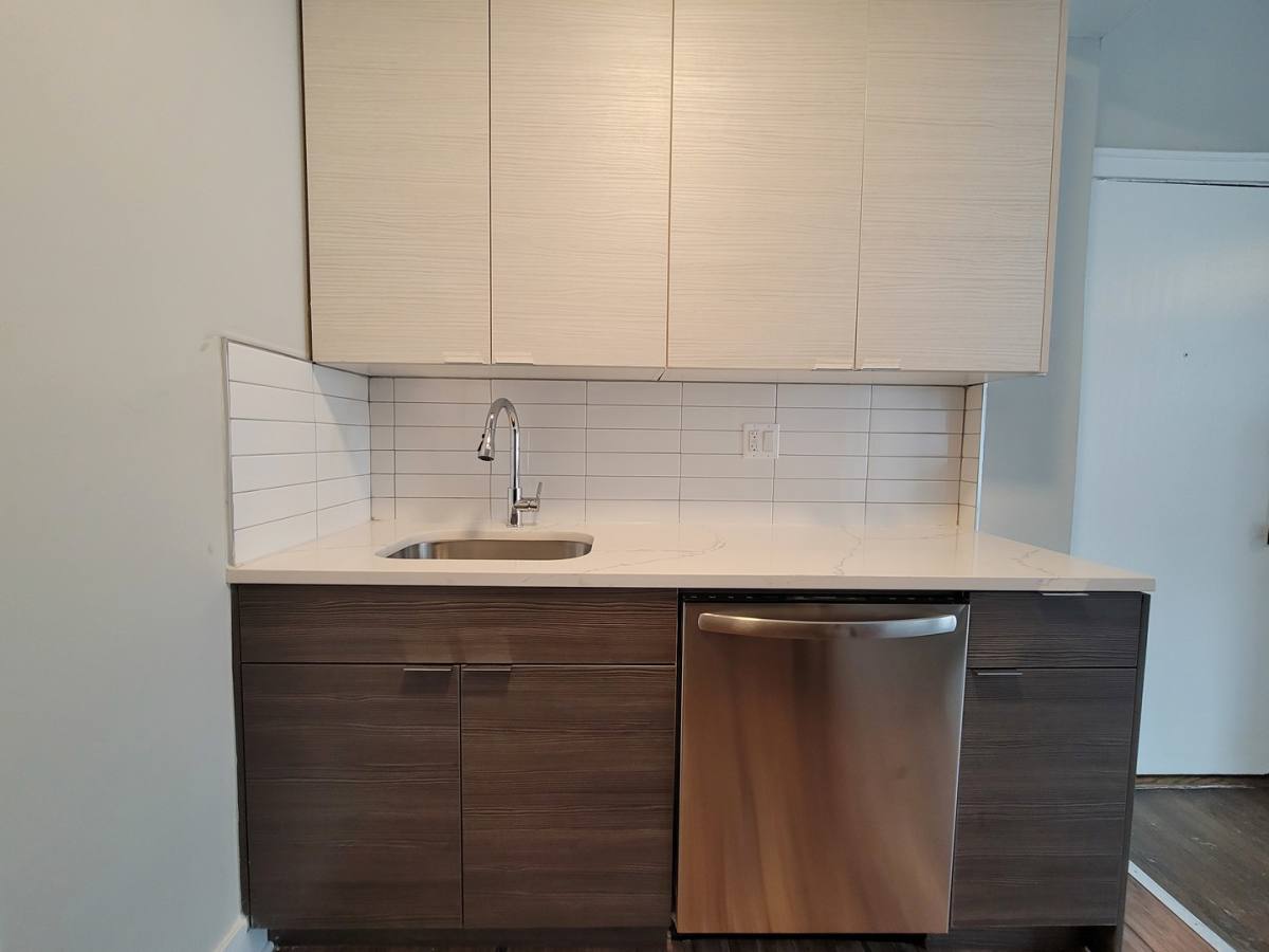 Apartment for rent at 641 W Roscoe St #V3, Chicago, IL 60657