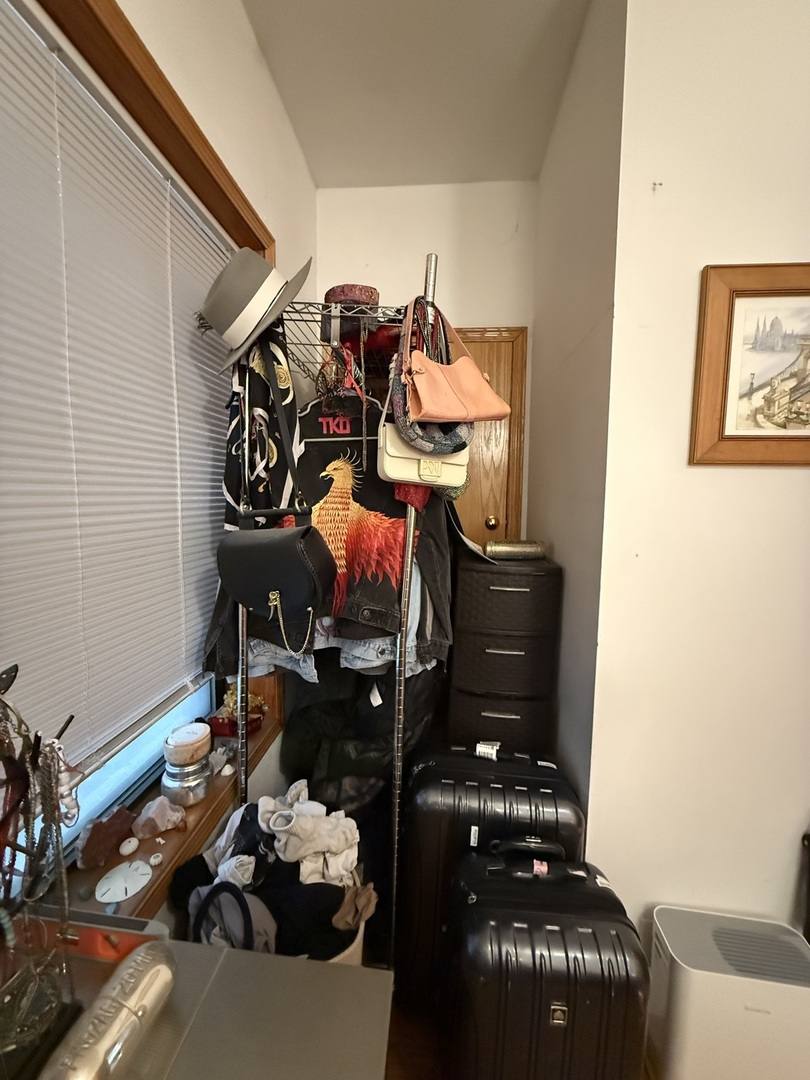 Apartment for rent at 628 W Patterson Ave #2E, Chicago, IL 60613