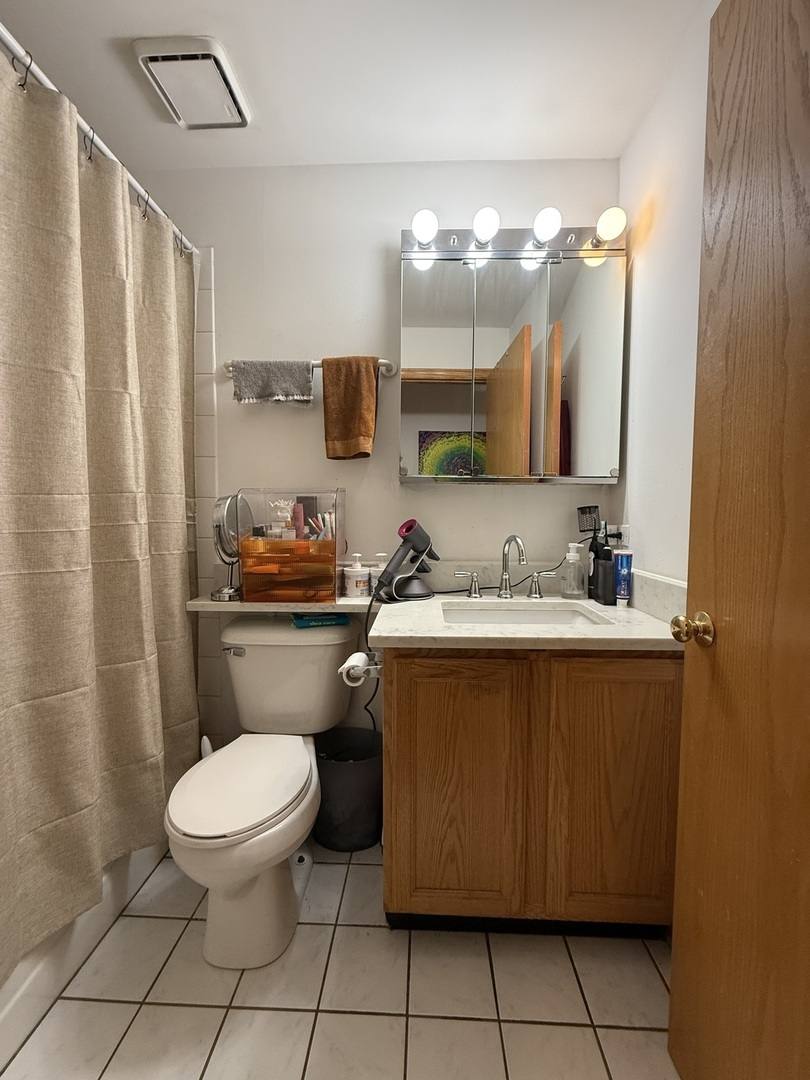 Apartment for rent at 628 W Patterson Ave #2E, Chicago, IL 60613