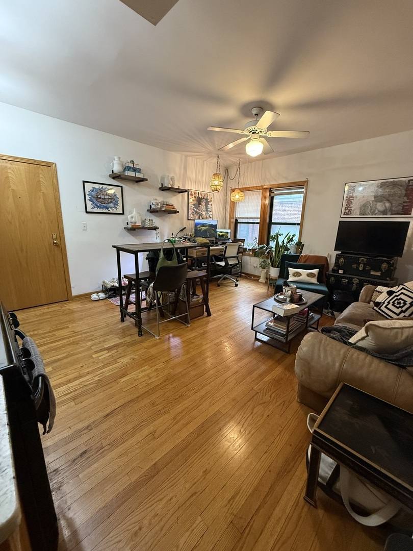 Apartment for rent at 628 W Patterson Ave #2E, Chicago, IL 60613