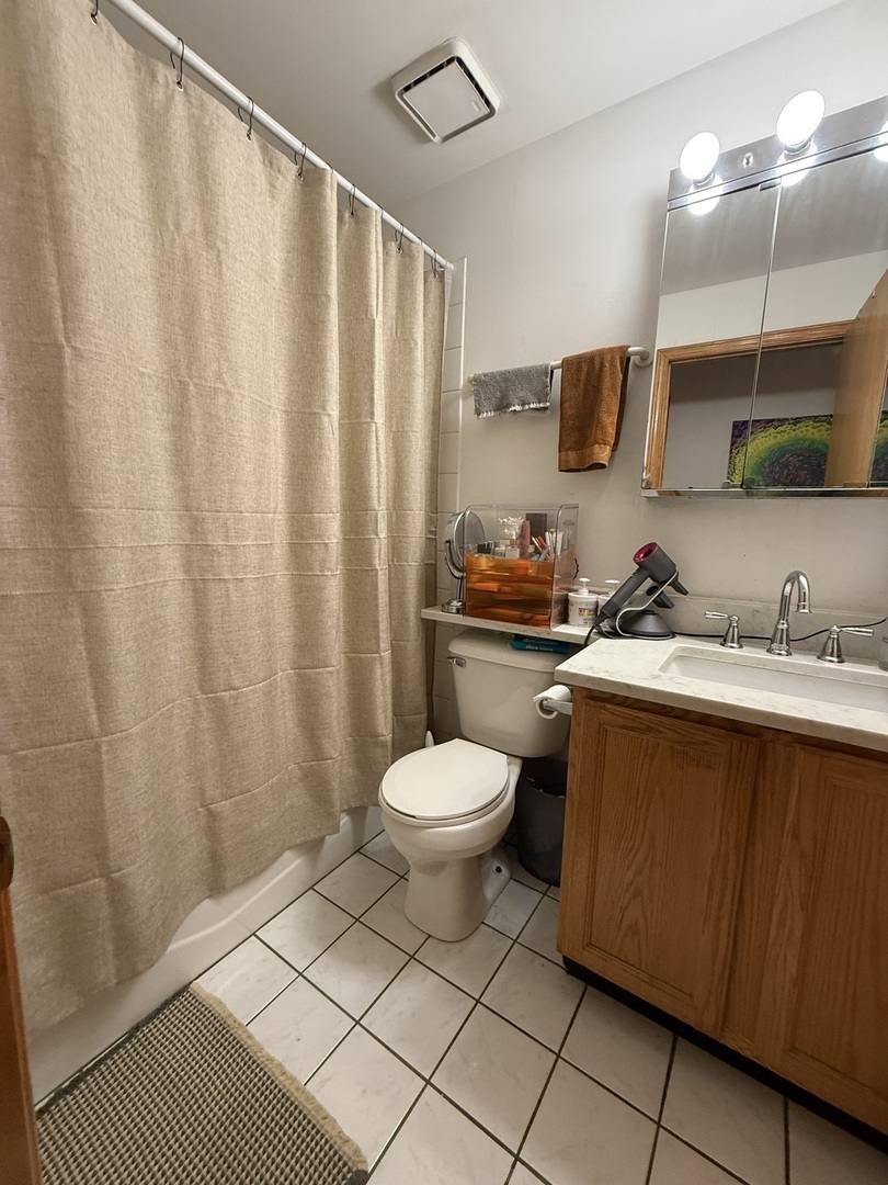 Apartment for rent at 628 W Patterson Ave #2E, Chicago, IL 60613