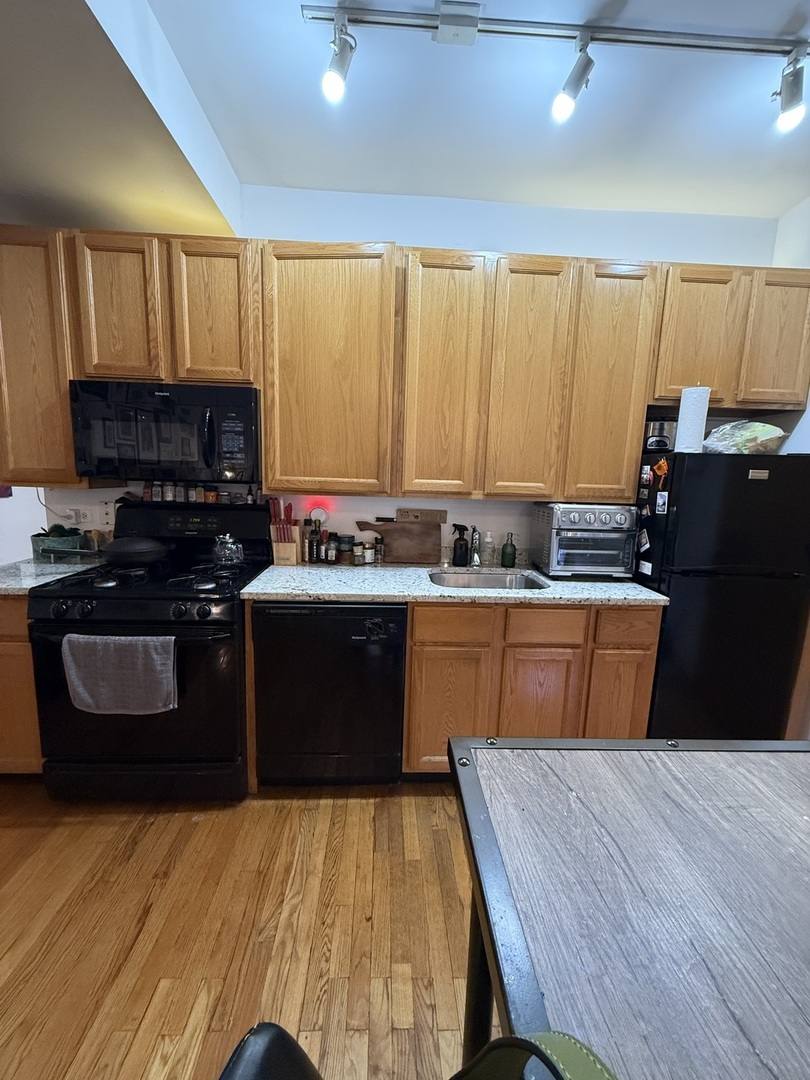 Apartment for rent at 628 W Patterson Ave #2E, Chicago, IL 60613