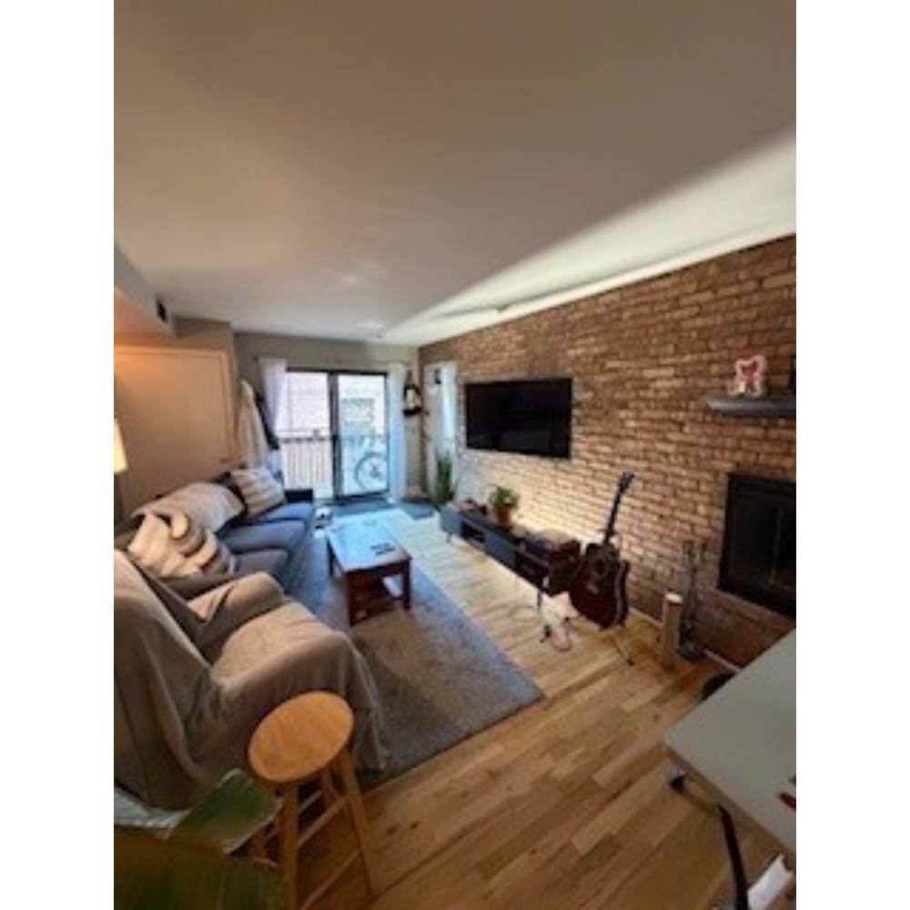 Condo for rent at 805 W Oakdale Ave #2B, Chicago, IL 60657