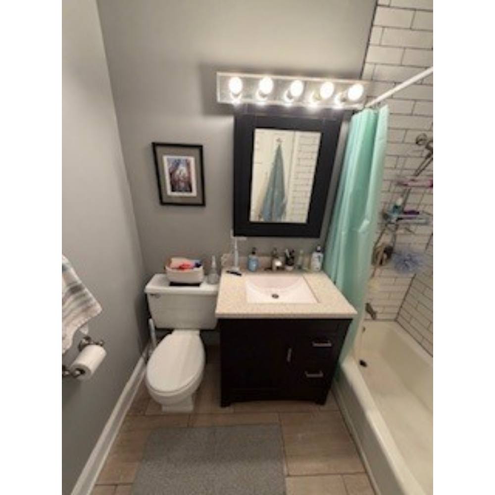 Condo for rent at 805 W Oakdale Ave #2B, Chicago, IL 60657