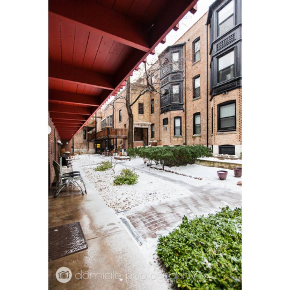 Condo for rent at 805 W Oakdale Ave #2B, Chicago, IL 60657