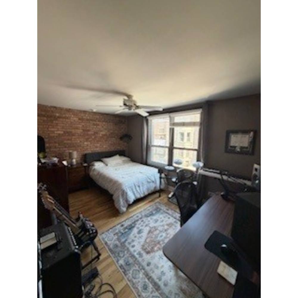 Condo for rent at 805 W Oakdale Ave #2B, Chicago, IL 60657