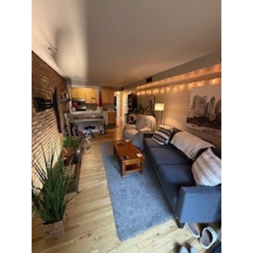 Condo for rent at 805 W Oakdale Ave #2B, Chicago, IL 60657