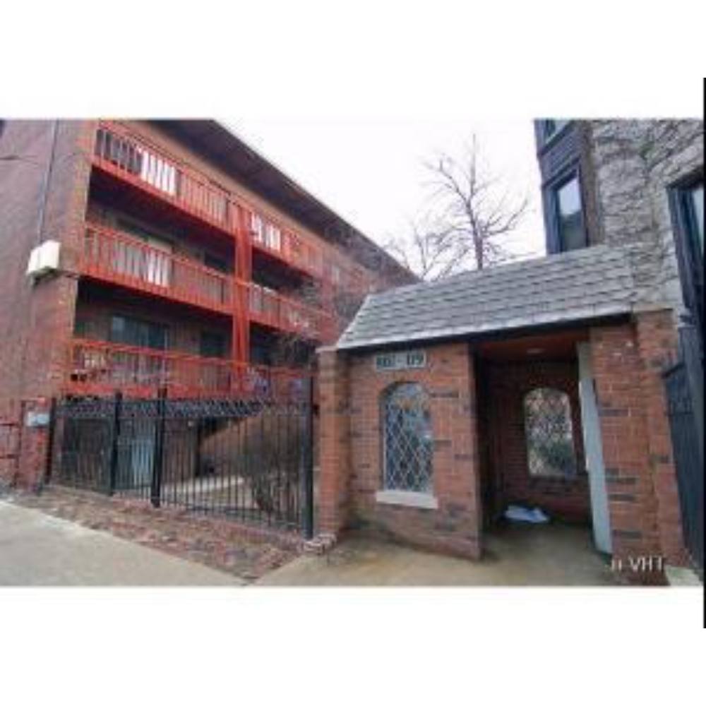 Condo for rent at 805 W Oakdale Ave #2B, Chicago, IL 60657