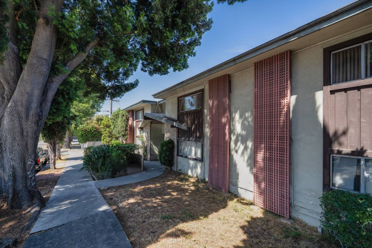 Apartment for rent at 201-217 S Ave, Los Angeles, CA 90042