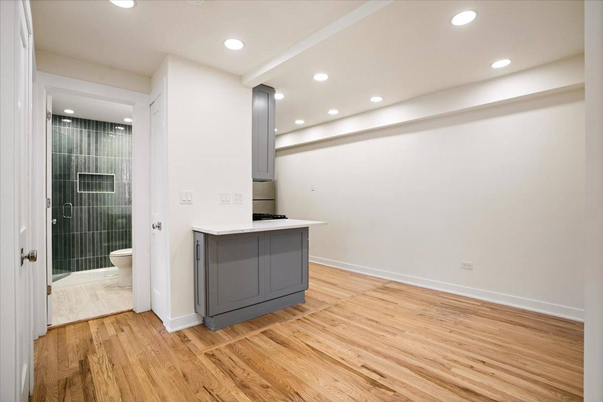 Apartment for rent at 515 W Wrightwood Ave #503, Chicago, IL 60614