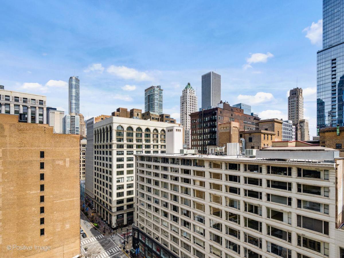 Apartment for rent at 8 W Monroe St #1408, Chicago, IL 60603