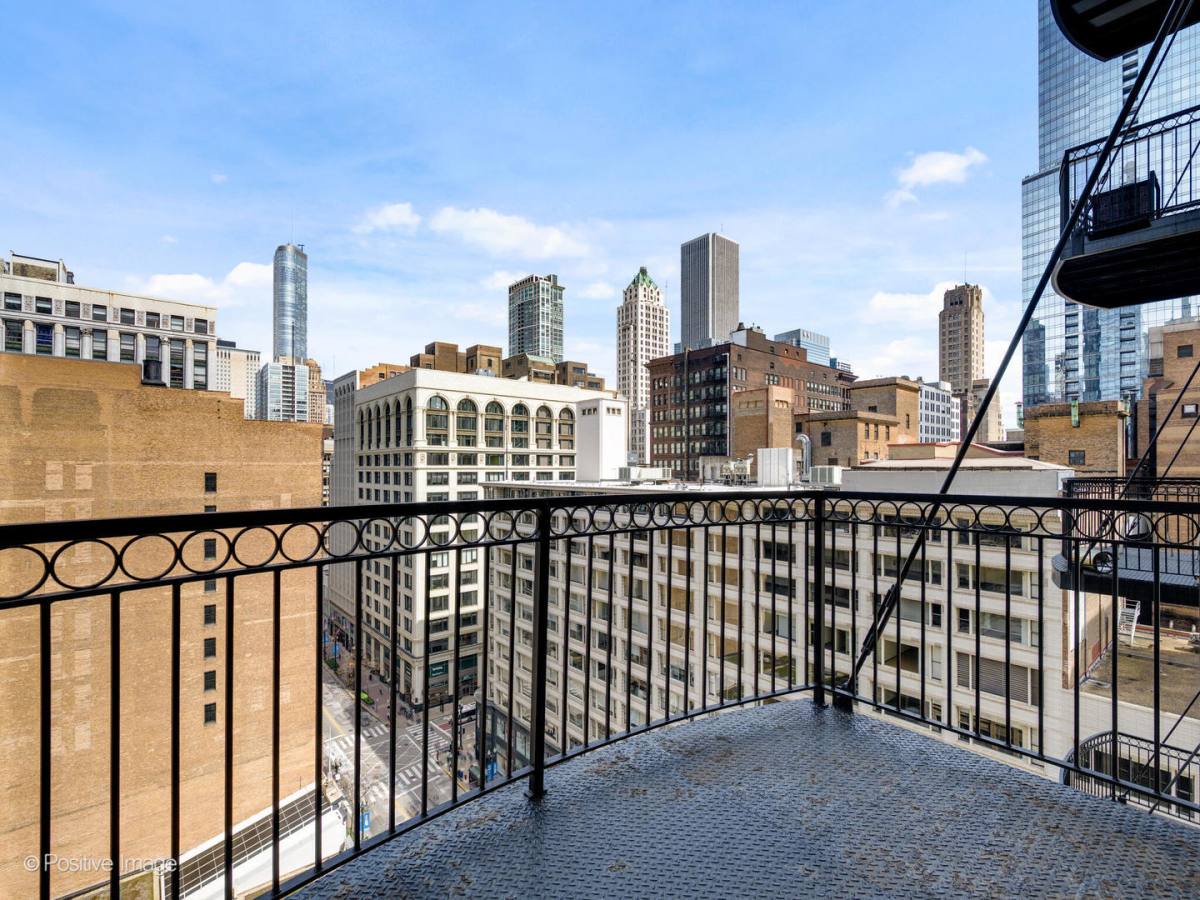 Apartment for rent at 8 W Monroe St #1408, Chicago, IL 60603
