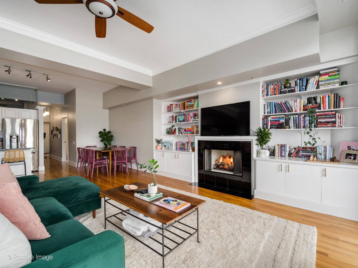 Apartment for rent at 165 N Canal St #903, Chicago, IL 60606