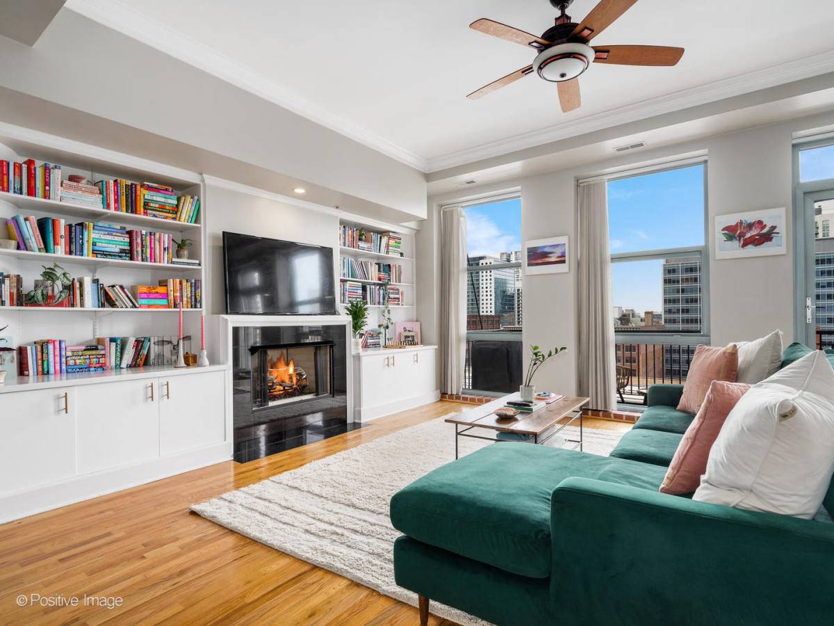 Apartment for rent at 165 N Canal St #903, Chicago, IL 60606