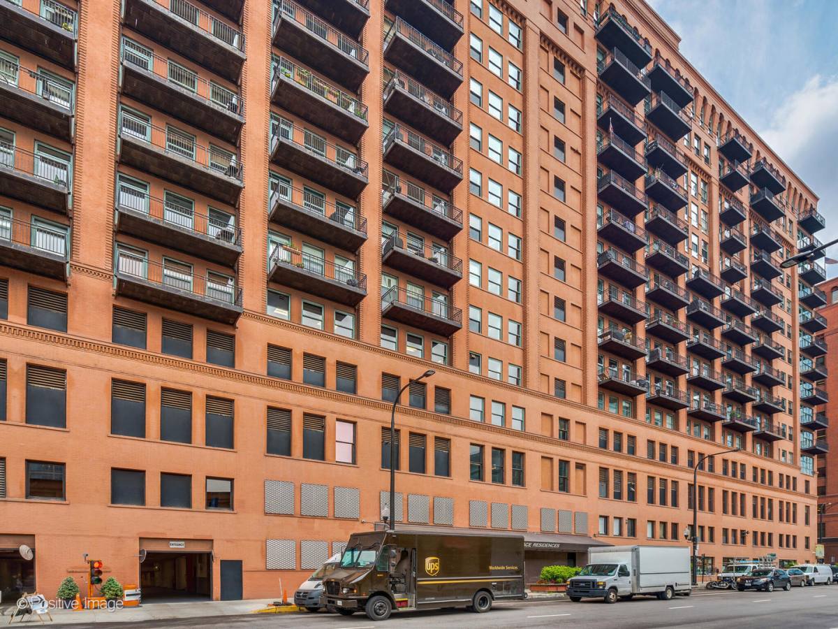 Apartment for rent at 165 N Canal St #903, Chicago, IL 60606