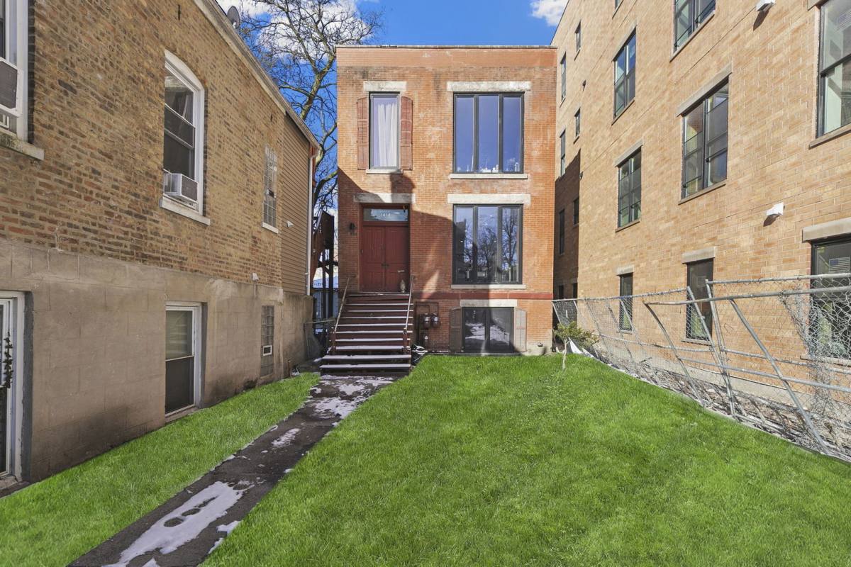 Apartment for rent at 1414 N Maplewood Ave #1, Chicago, IL 60622