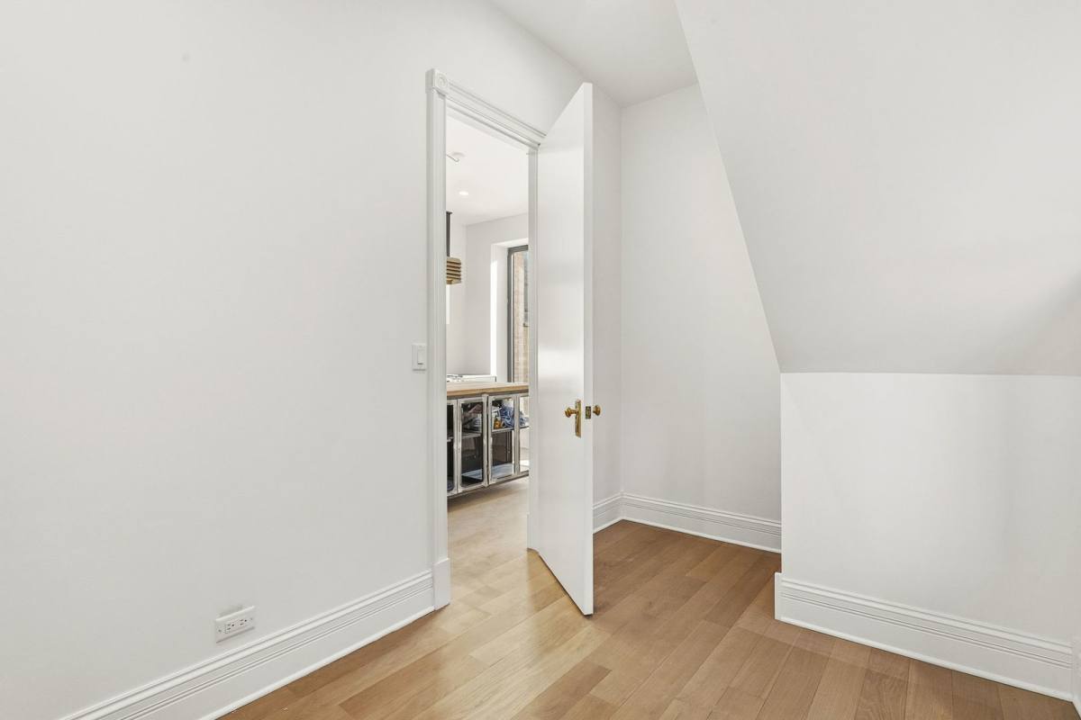 Apartment for rent at 1414 N Maplewood Ave #1, Chicago, IL 60622
