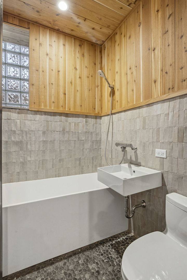 Apartment for rent at 1414 N Maplewood Ave #1, Chicago, IL 60622