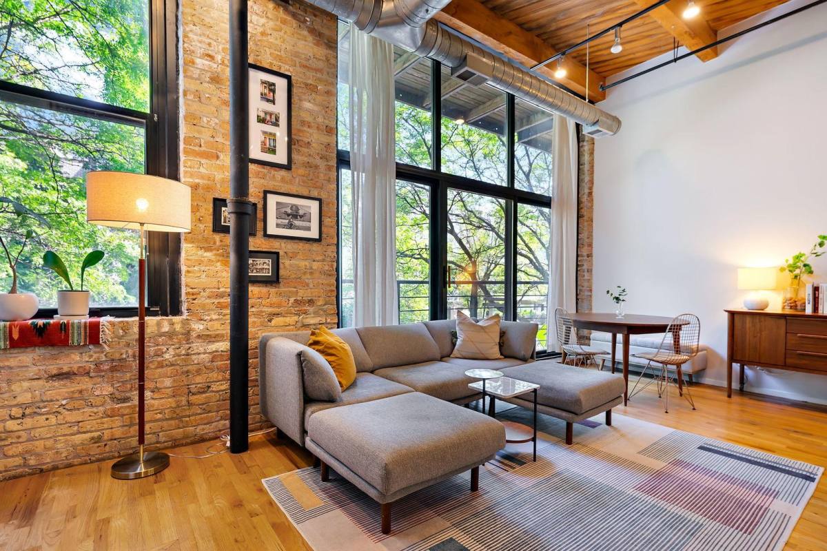 Apartment for rent at 2210 W Wabansia Ave #202, Chicago, IL 60647