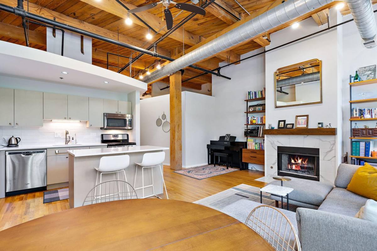 Apartment for rent at 2210 W Wabansia Ave #202, Chicago, IL 60647