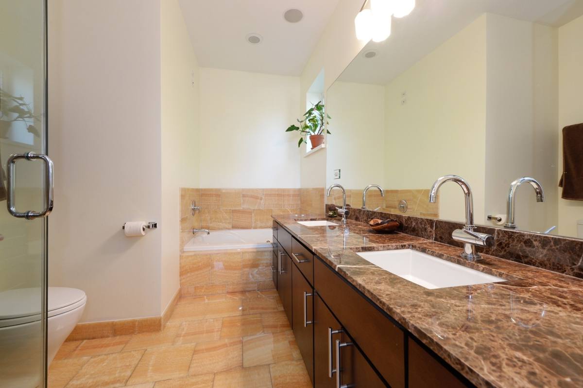 Apartment for rent at 1518 W Chestnut St #2, Chicago, IL 60642