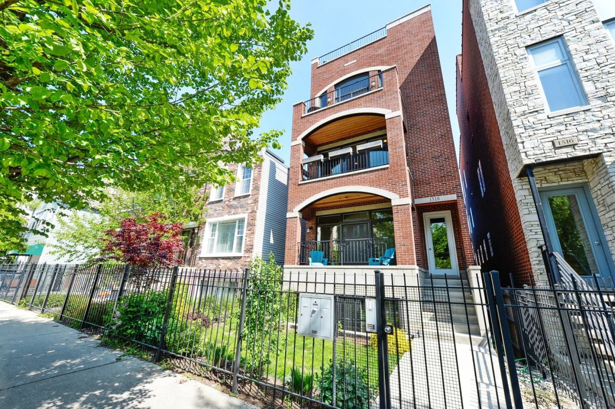 Apartment for rent at 1518 W Chestnut St #2, Chicago, IL 60642