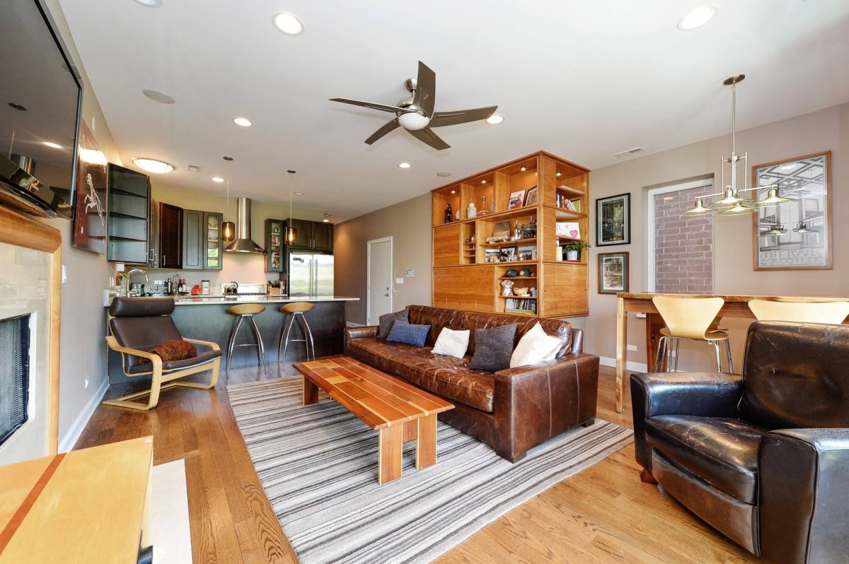 Apartment for rent at 1518 W Chestnut St #2, Chicago, IL 60642