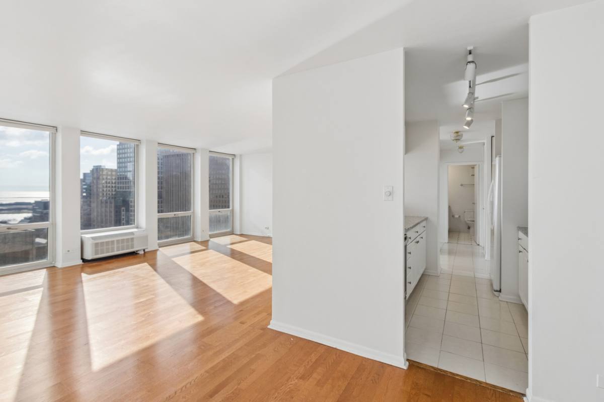 Apartment for rent at 111 25 E Chestnut St 25F #25F, Chicago, IL 60611