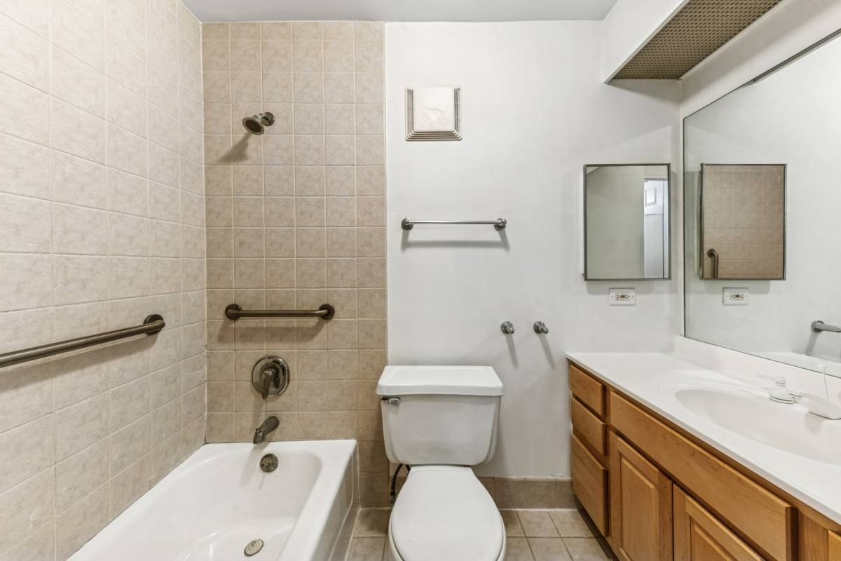 Apartment for rent at 111 E Chestnut St #20B, Chicago, IL 60611