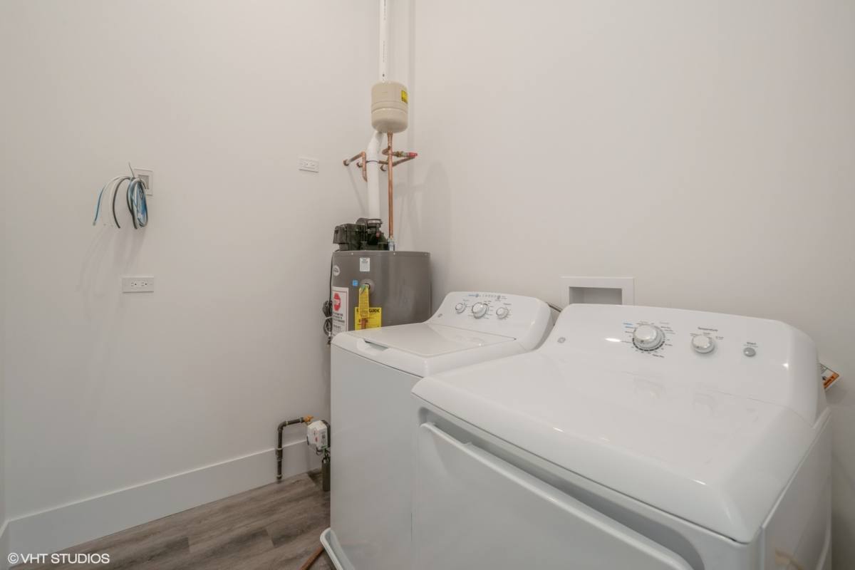 Apartment for rent at 639 W 18th St #1, Chicago, IL 60616