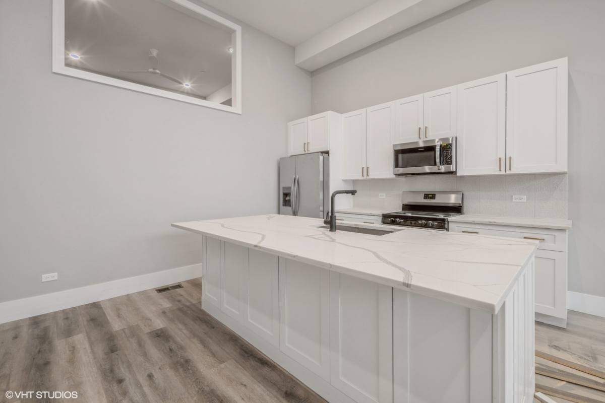 Apartment for rent at 639 W 18th St #1, Chicago, IL 60616