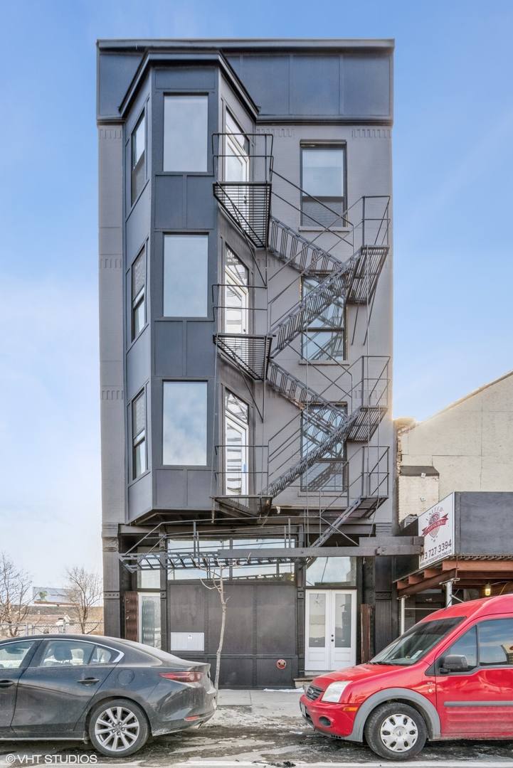 Apartment for rent at 639 W 18th St #1, Chicago, IL 60616