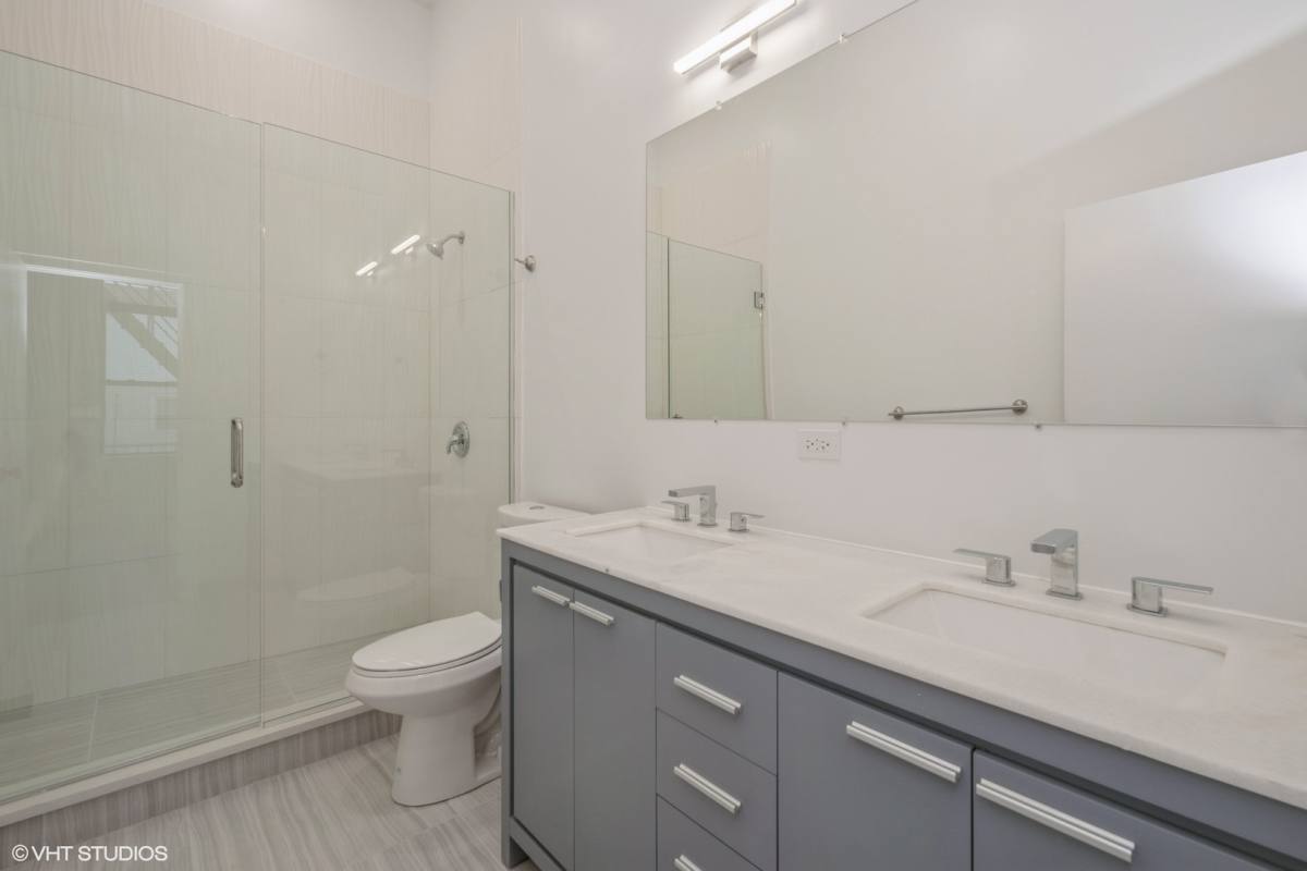 Apartment for rent at 639 W 18th St #1, Chicago, IL 60616