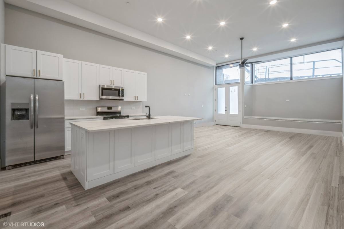 Apartment for rent at 639 W 18th St #1, Chicago, IL 60616