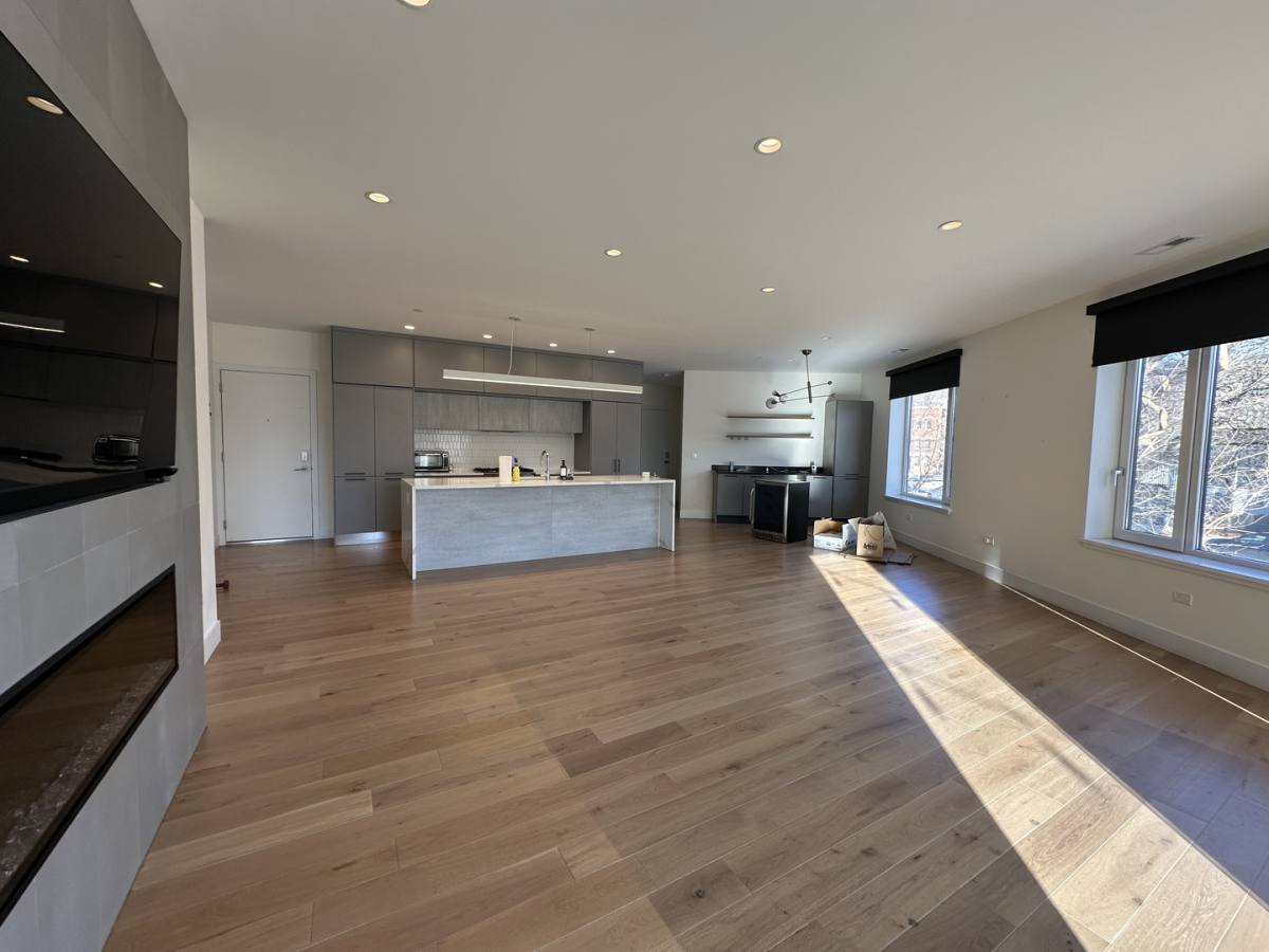 Apartment for rent at 550 N Ogden Ave #2S, Chicago, IL 60642