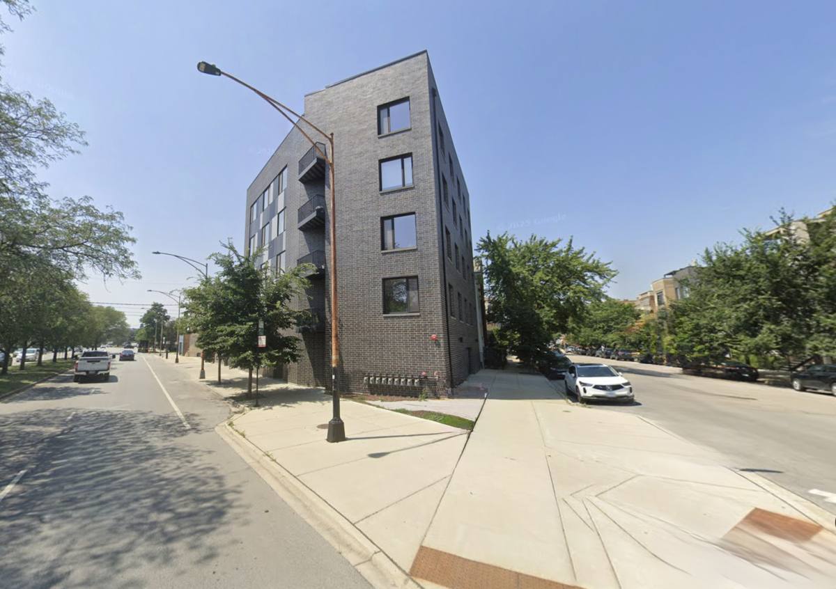 Apartment for rent at 550 N Ogden Ave #2S, Chicago, IL 60642